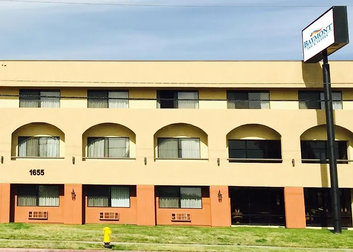 Baymont By Wyndham Ontario Hotel